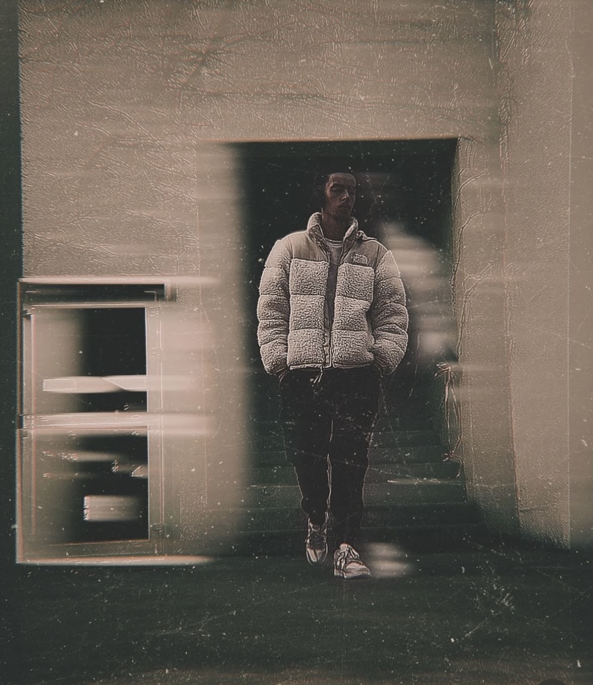 Couverture Lueur d'espoir - Image de la pochette montrant un paysage urbain de nuit